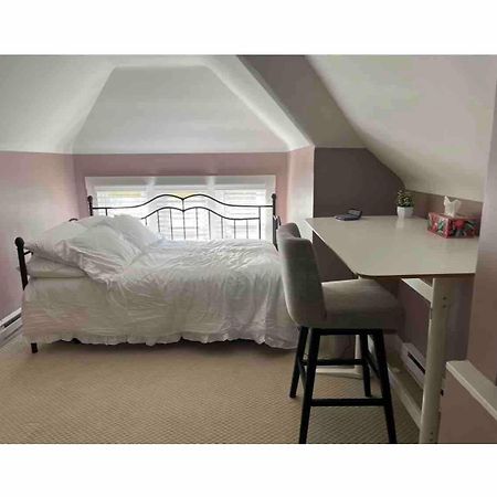Elevated Entertainment Sleep Suite Cleveland Ngoại thất bức ảnh