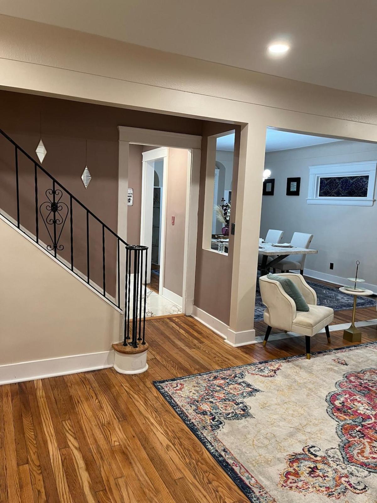 Elevated Entertainment Sleep Suite Cleveland Ngoại thất bức ảnh
