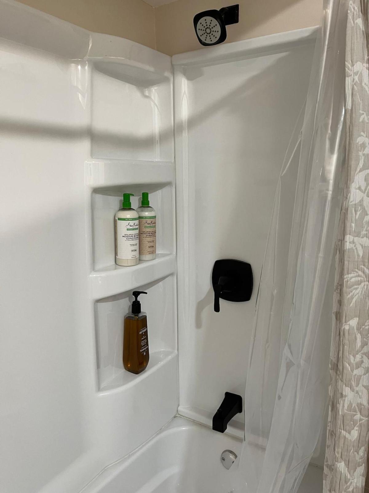 Elevated Entertainment Sleep Suite Cleveland Ngoại thất bức ảnh